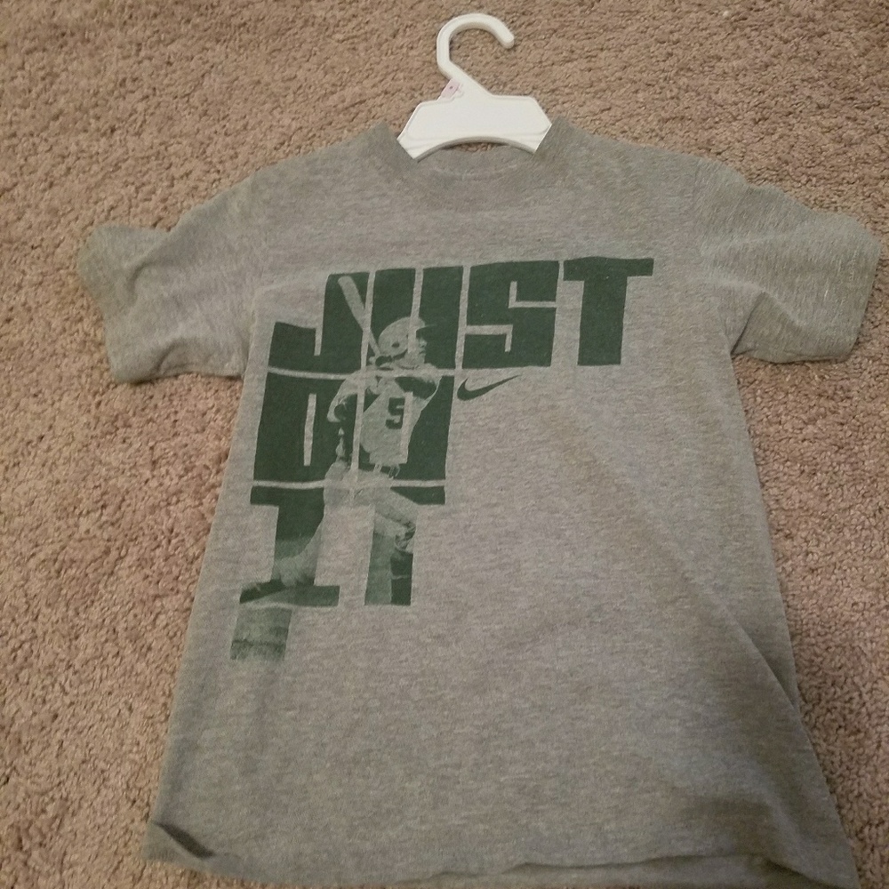 Boys nike t shirt